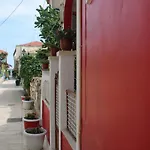 Penelope's Street Old House Apartament