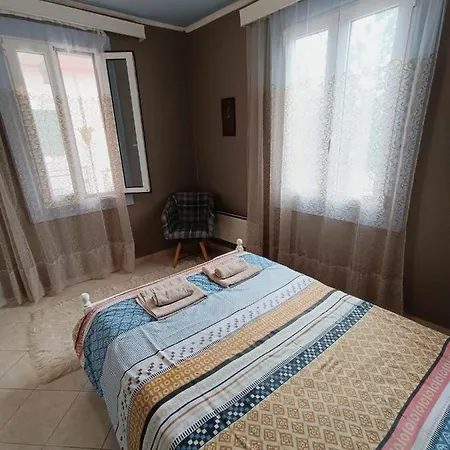 Penelope's Street Old House Apartment *