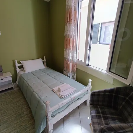 Penelope's Street Old House Apartment *